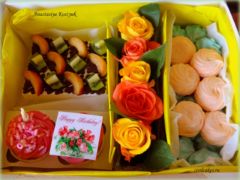 Подарочный набор 4 в 1 капкейки, цветы, зефир и конфеты